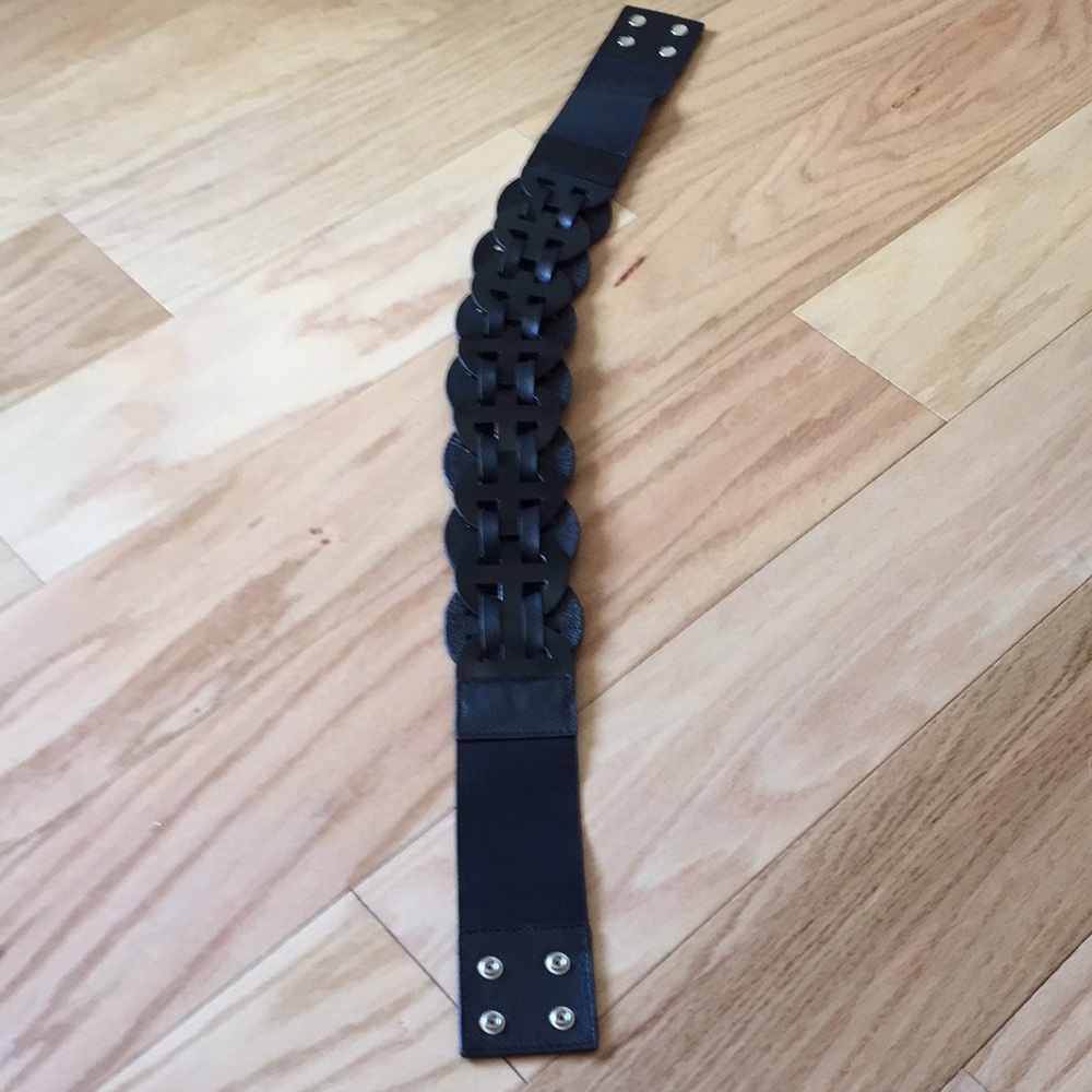 White House Black Market leather belt Sz M